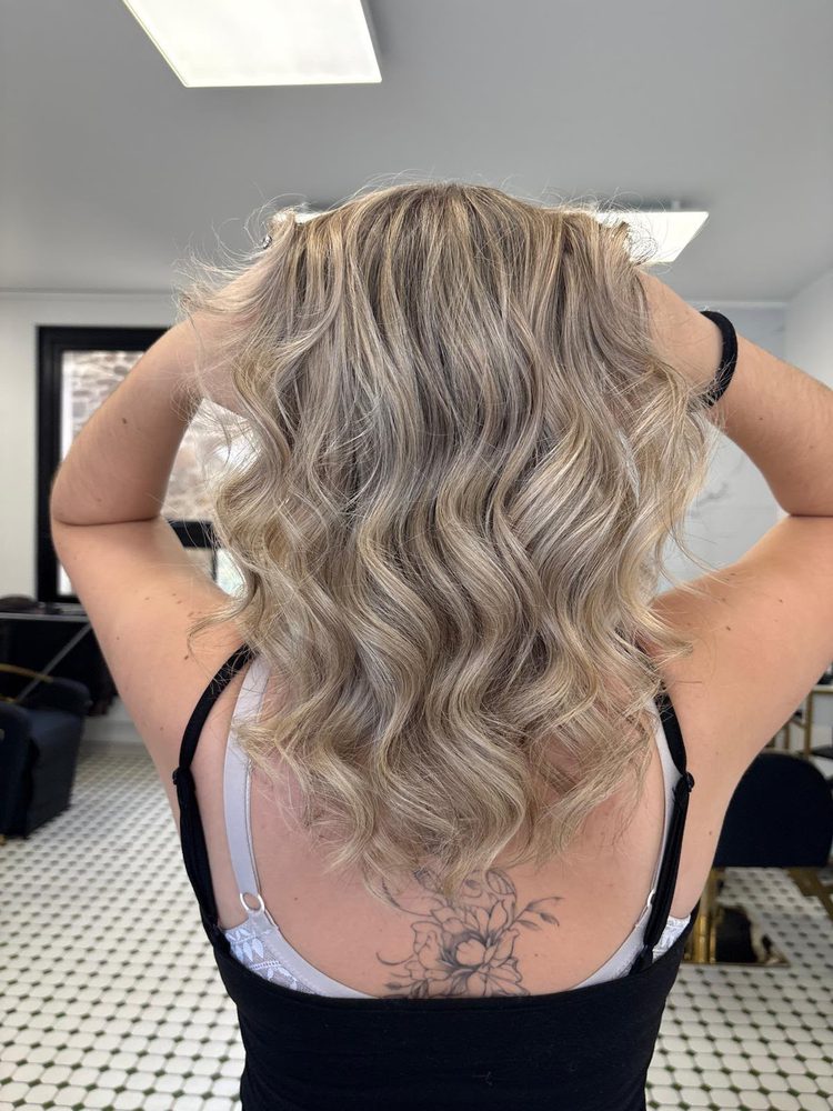 Cliente après son Balayage Signature, blond beige lumineux